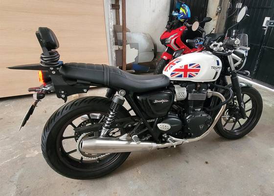 TRIUMPH STREET TWIN 